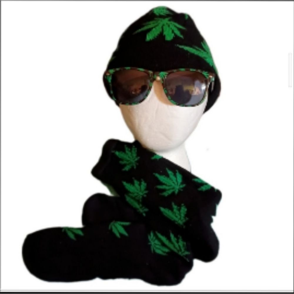 Pot Lot... Matching set of‎ 3-beanie,shades & socks SKUM009